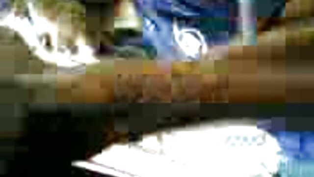 ఇంట్లో తయారు చేసిన వీడియోలో ఒక లావుగా ఉన్న ఆత్మవిశ్వాసాన్ని పీలుస్తున్న తెలుగు లో సెక్స్ మూవీ విలాసవంతమైన బిచ్‌ల ముగ్గురూ