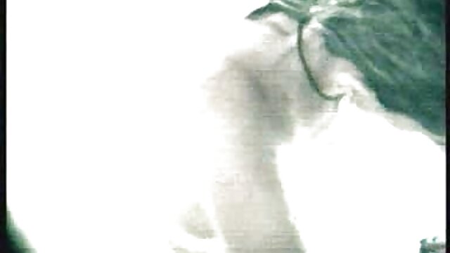 జెన్నిఫర్ అద్భుతమైన ద్విలింగ తెలుగు సెక్స్ లో త్రీసమ్ సెక్స్‌లో పాల్గొంటోంది