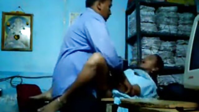 గంభీరమైన నల్లటి జుట్టు గల స్త్రీ వెరోనికా జేన్ ఇద్దరు కుర్రాళ్లతో క్రూరంగా మరియు మురికిగా ఉంది సెక్స్ తెలుగు లో